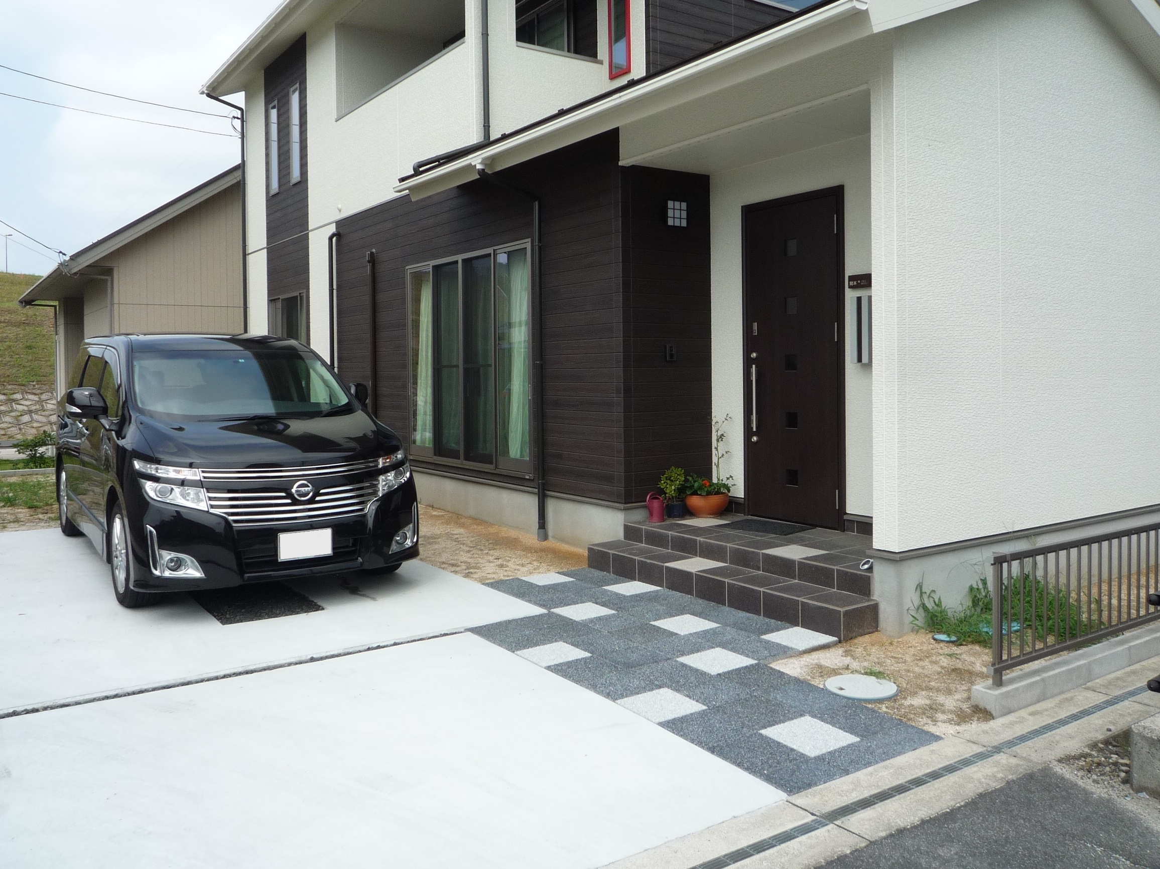 島根県 出雲市 新築外構 アプローチ 駐車場島根県 出雲市 新築外構 アプローチ 駐車場 エクステリア施工例がたくさん 外構 エクステリア お庭づくりの専門店タケゾーファーム 出雲市 松江市 雲南市 大田市