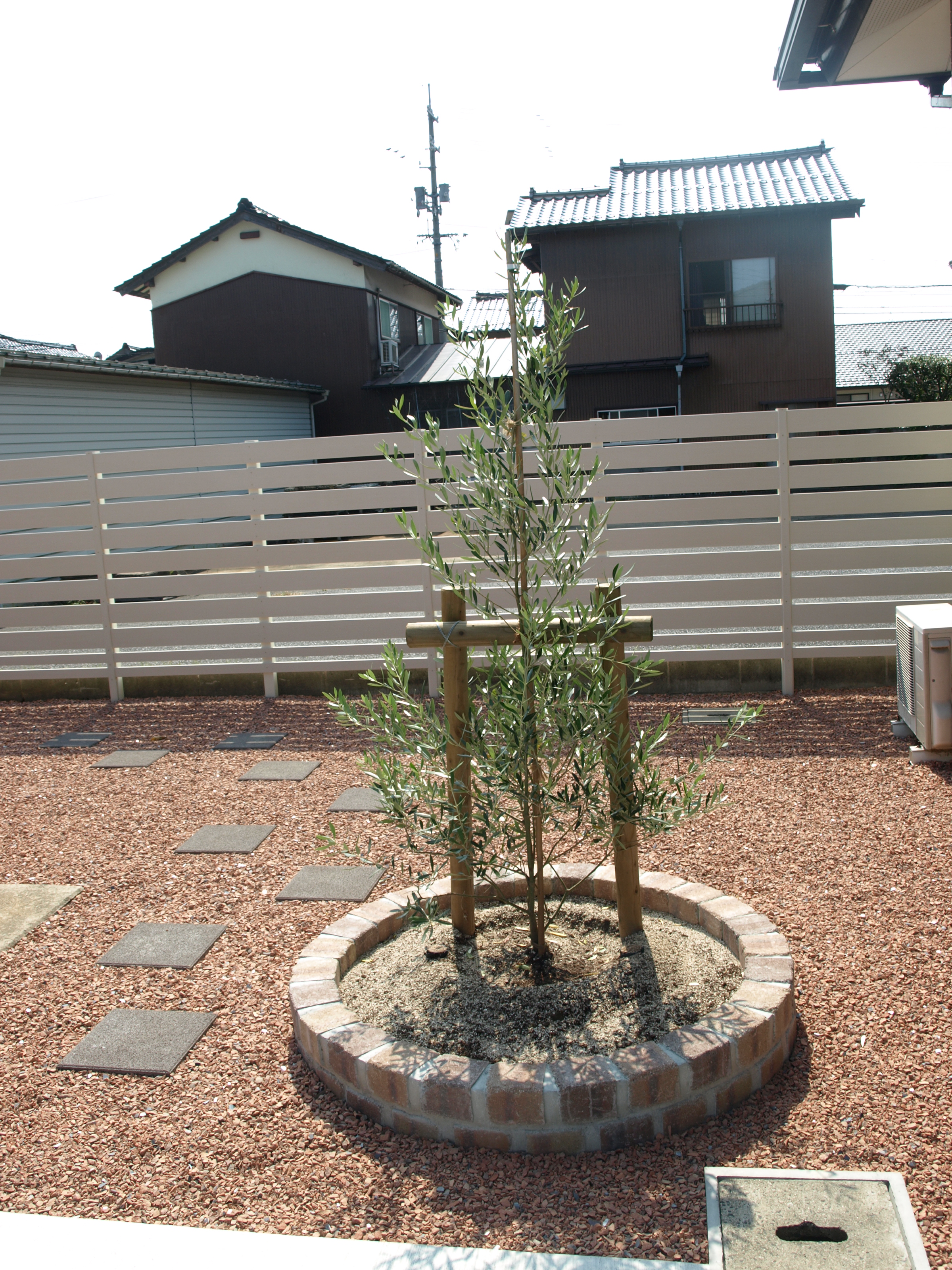 島根県 出雲市 目隠しフェンス 植栽島根県 出雲市 目隠しフェンス 植栽 エクステリア施工例がたくさん 外構 エクステリア お庭づくりの専門店タケゾーファーム 出雲市 松江市 雲南市 大田市