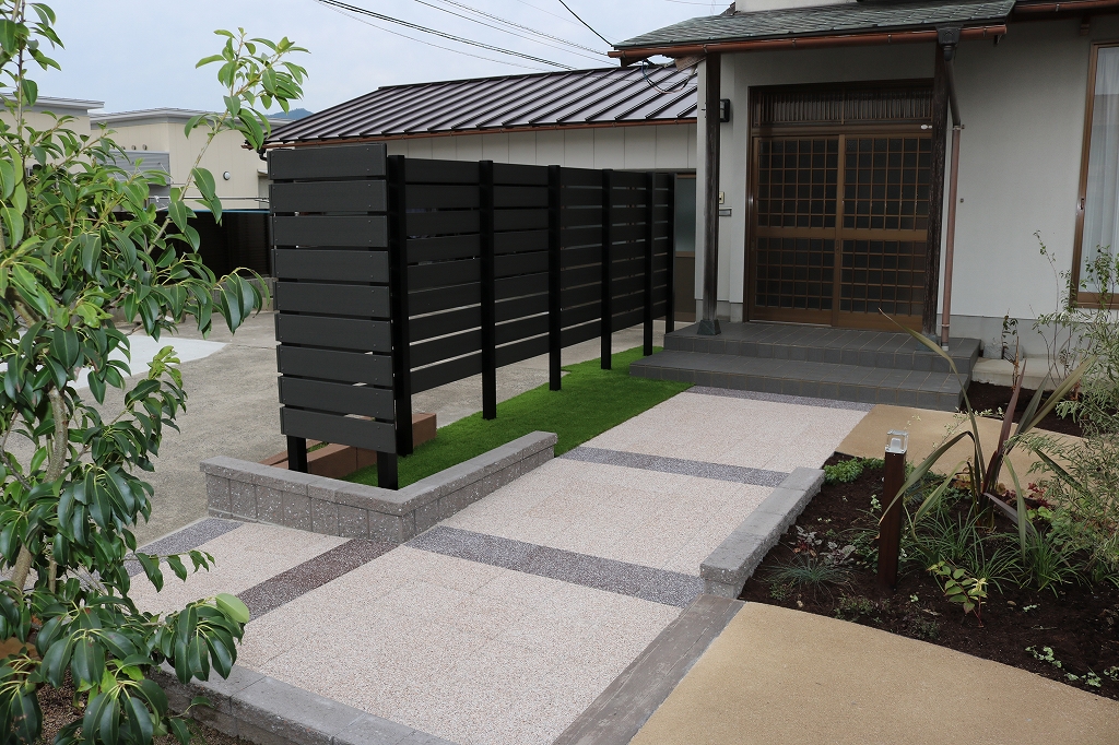 アプローチと玄関周り
出雲市