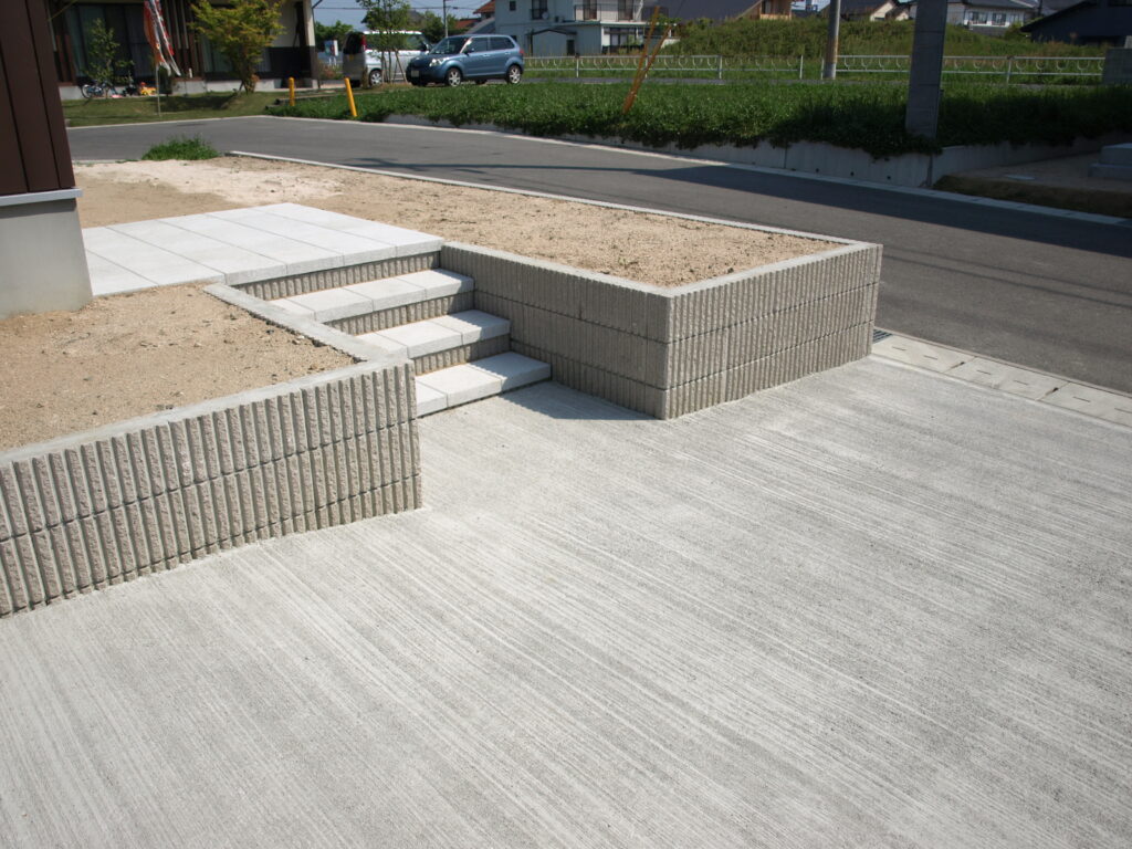 駐車場とブロック
出雲市