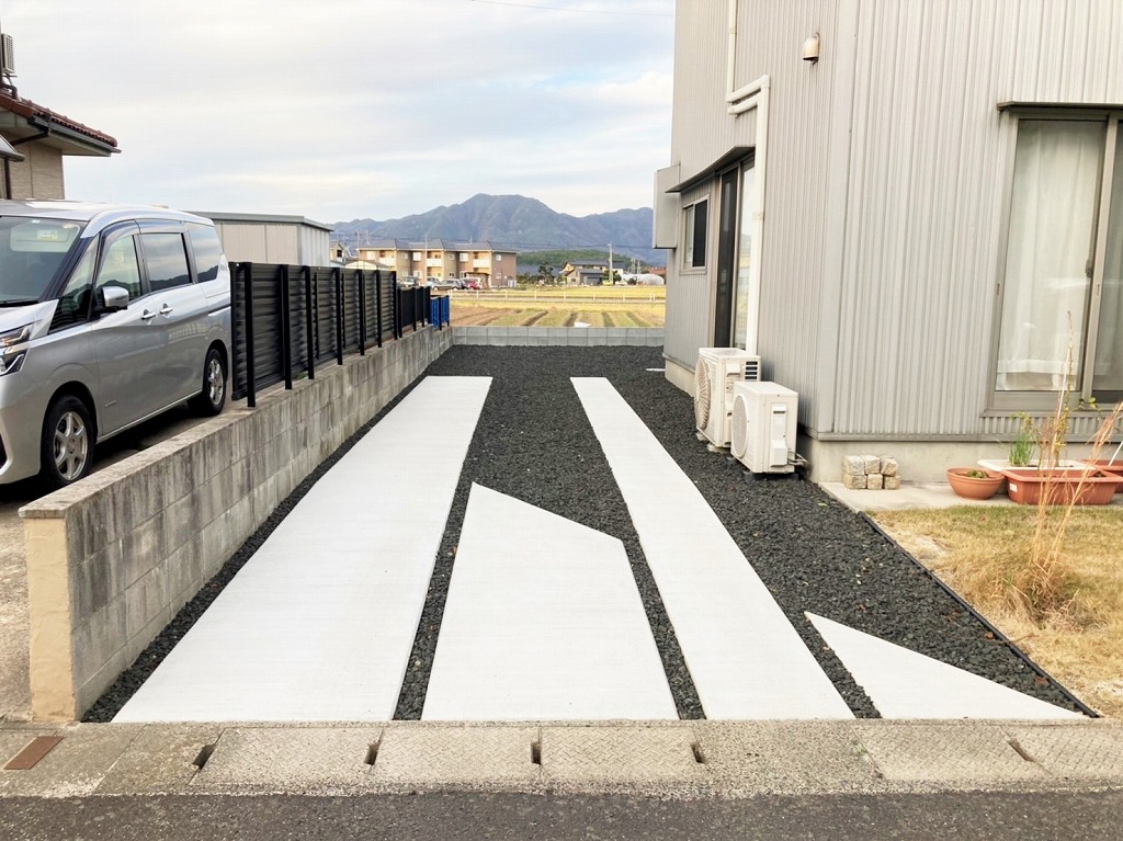 駐車場の舗装と防草対策